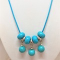 Vente au détail: Turquoise joli collier neuf avec pendants 46/51cordon coton