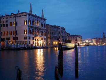 Suites For Rent: Sansovino Stanza │ Aman Venice │ Venice