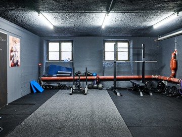 Preis pro Stunde: Trainiere in deinem eigenen Gym - Das Black Box Studio