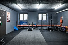 Preis pro Stunde: Trainiere in deinem eigenen Gym - Das Black Box Studio