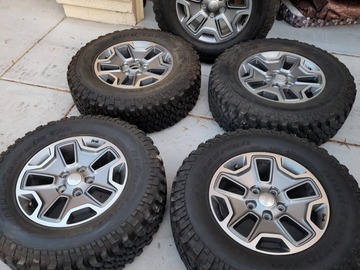 Selling with online payment:  Set of 5 2017 Jeep Rubicon 17" Wheels & 255/75-17 BF Goodrich 