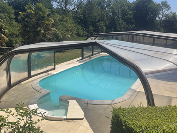 NOS JARDINS A LOUER: Bout de jardin avec grande piscine et terrasse