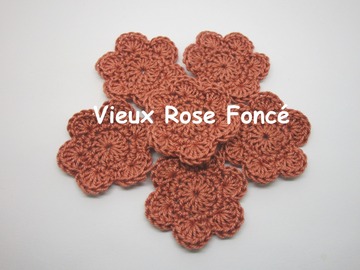 Vente au détail: Lot de 2 Fleurs au crochet Vieux Rose Poudré