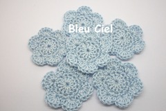 Vente au détail: Lot de 2 Fleurs au crochet Bleu Ciel