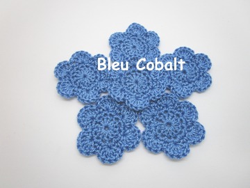 Sale retail: Lot de 2 Fleurs au crochet Bleu Cobalt