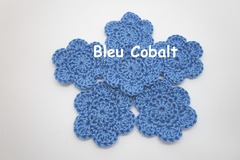 Vente au détail: Lot de 2 Fleurs au crochet Bleu Cobalt