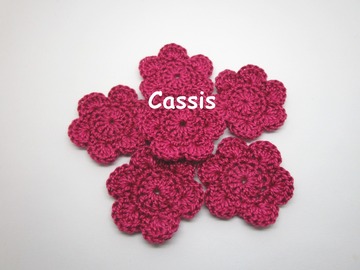 Vente au détail: Lot de 2 Fleurs au crochet Cassis
