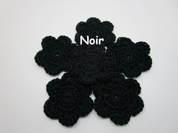 Sale retail: Lot de 2 Fleurs au crochet Noir