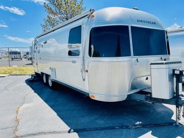 For Sale: 2014 Airstream Flying Cloud 27FB