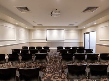 Book a meeting : Gowan Room l Elegant and stylish corporate space
