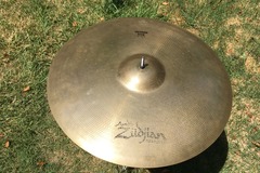 Selling with online payment: $199 OBO 1995 Zildjian 22" A Medium Ride 3170 grams Brilliant