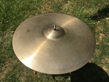Selling with online payment: $289 OBO 50s Zildjian 22" Medium Ride cymbal 2450 g Small Stamp