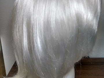 Selling with online payment: Short white wig with bangs