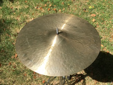 Selling with online payment: 50% off = $200 Sabian HH 18" Medium Th Crash 1443g