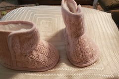 Selling with online payment: 0-3 months Pink booties