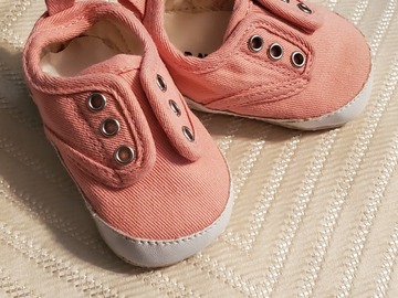 Selling with online payment: 0-3 month pink sneekers
