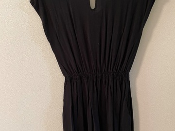 Selling: LBD with pockets