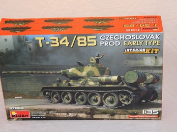 Selling with online payment: 1/35 MiniArt T-34/85 w/ interior