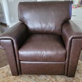 Selling: Leather swivel chair