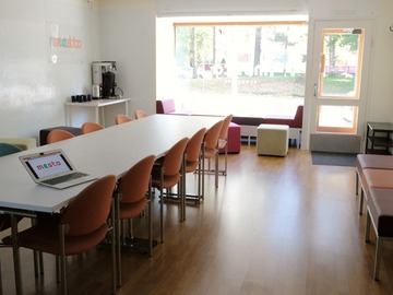 Renting out: Kokoustila Herttoniemessä / Meeting room in Herttoniemi