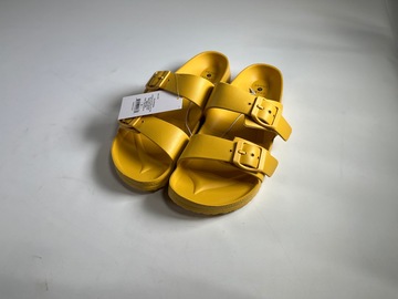 Comprar ahora: Womens Shade & Shore Yellow Strap Yellow Sandals Size 9/50 QTY