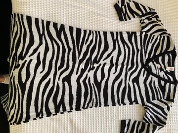 Selling: Black and white knit dress