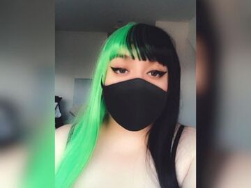 Selling with online payment: Black and greeen split wig