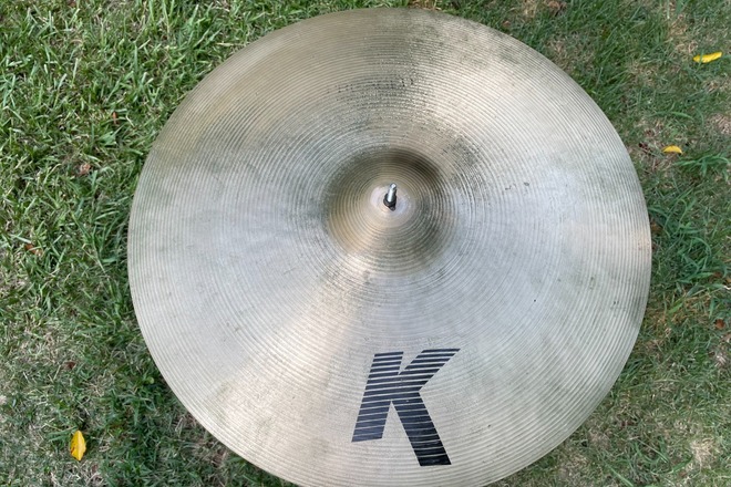 $349 22" K Preaged Dry Light Ride 2480 grams - DrumSellers.com