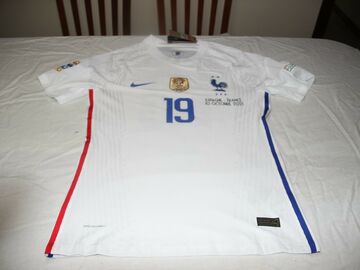 Selling with online payment: BNWT Players Version France 2021 Away - Benzema  19 - L