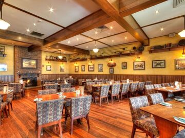 Free | Book a table: Unfold your laptop and grab some drinks in a traditional pub