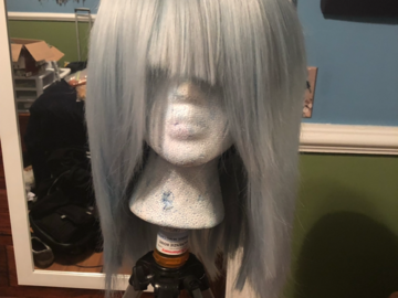 Selling with online payment: Blue-silver wig