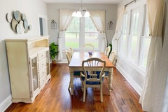 Rental - Per Hour: Cozy Dining room wit a rustic feel and look. 
