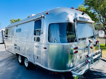 For Sale: 2016 Airstream Flying Cloud 25RBT