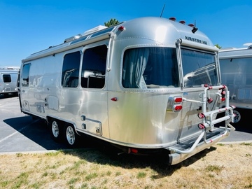 For Sale: 2017 Airstream Flying Cloud 25FB Twin