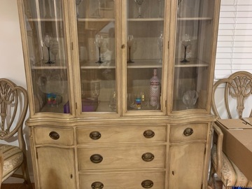 Selling: Credenza and hutch