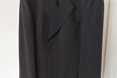 Ilmoitus: Giorgio Armani miesten puku (koko 52)