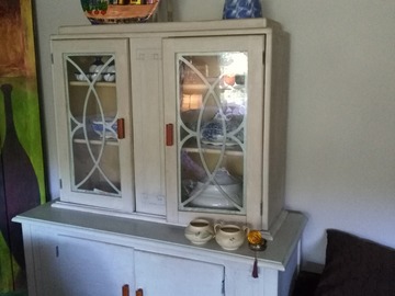 Selling: 1940s hutch