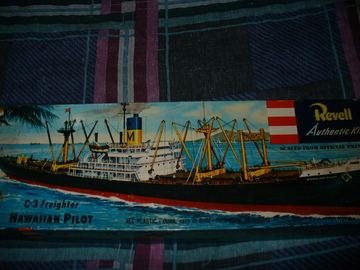 Selling with online payment: 1955 REVELL HAWAIAN PILOT FREIGHTER S KIT