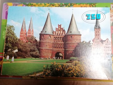 Vente avec paiement en ligne: Puzzle Holstentor-Lübeck de 750 pièces.