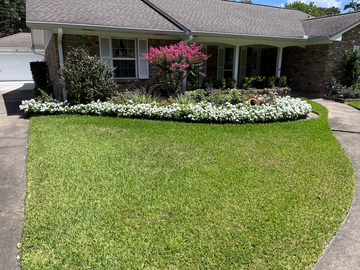 Request a quote: Lawn Maintenance in Houston Area