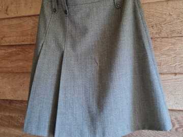 Selling: Fine tweed pattern skirt