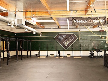 Available to Book: Renovated Gym w/ Open Floor Plan in West Glendale
