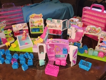 Selling with online payment: A very fun Shopkins LOT for your child / over 100 pieces ++++
