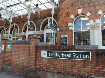 Daily Rentals: Leatherhead UK, Near Train Station & Town Center. Great Parking