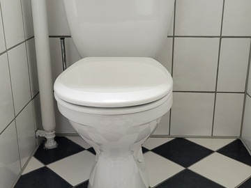 Biete Hilfe: Stand-WC inklusive Spülkasten