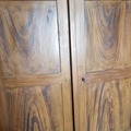 Zu Verkaufen:  Schrank aus Kirschbaumholz mit 2 Türen 