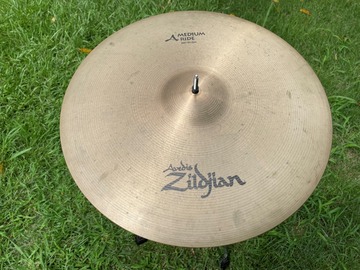 Selling with online payment: $135 OBO 2009 Zildjian 20" A Medium Ride 2562 grams
