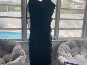 Selling: Woman clothes. Dress