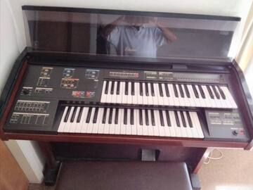 Selling: Electric Organ