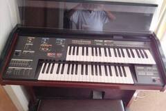 Selling: Electric Organ